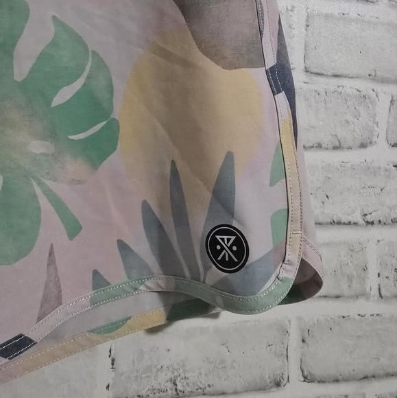 NWOT Roark‎ Chiller 17" Boardshorts Multi Color size 32 - Picture 6 of 9